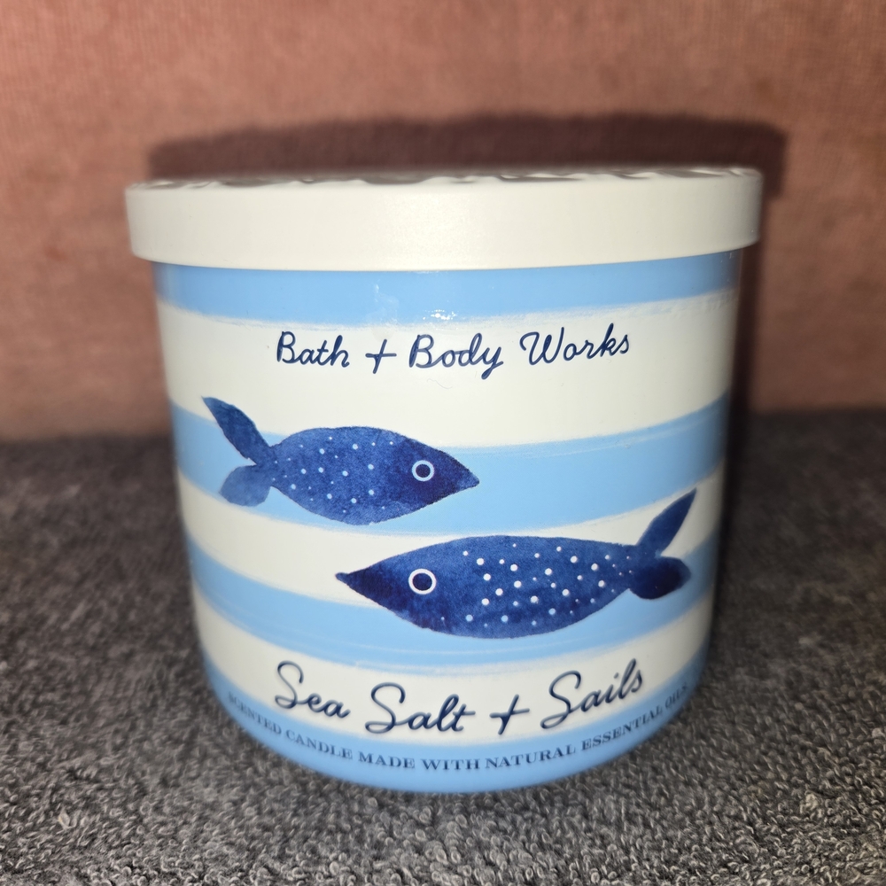 Bath & Body Works Sea Salt & Sails Bath Soak - Blue and White